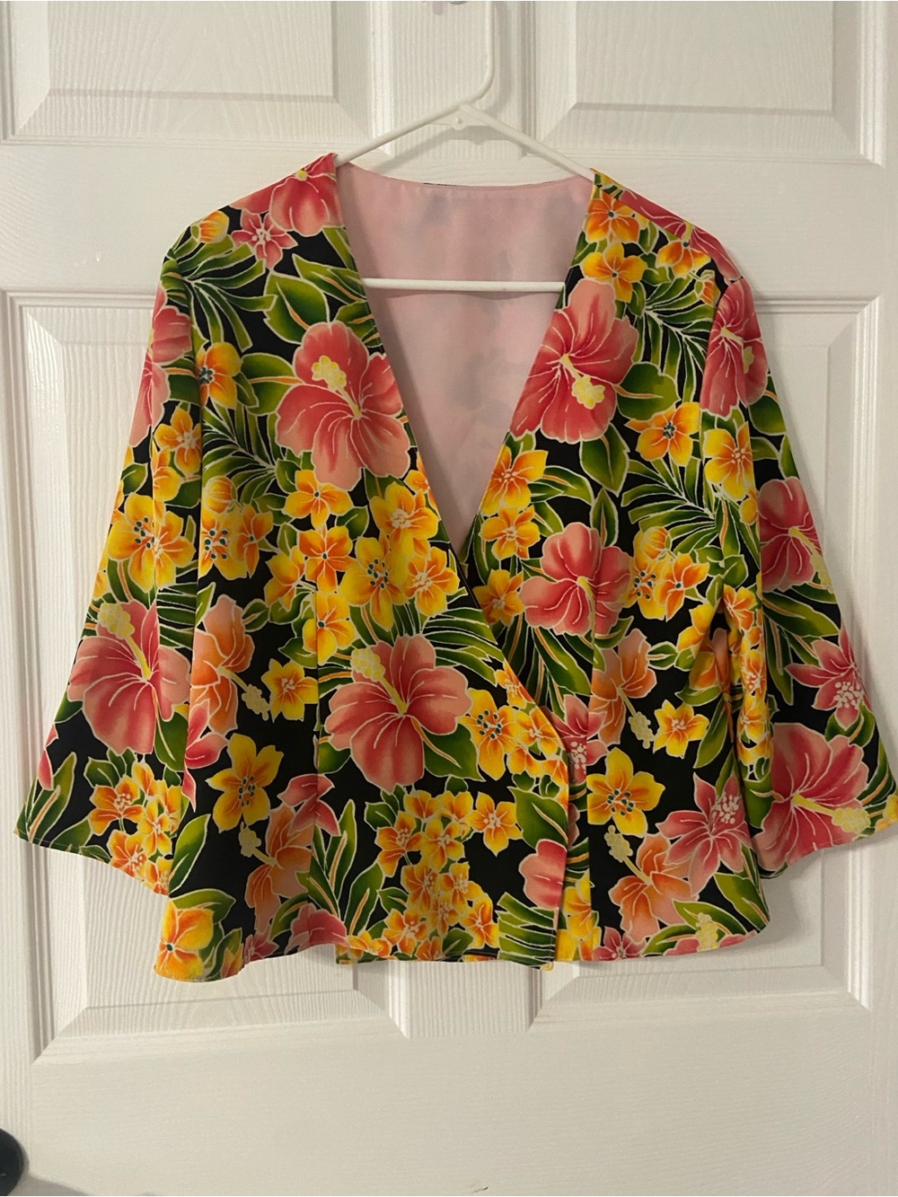 T40- BILL LEVKOFF Hawaiian-Tropical Floral Wrap KIMONO Top
